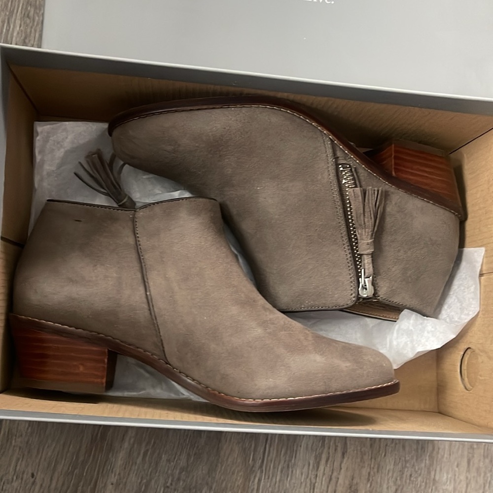 Vionic Serena Suede Ankle Boots in Gray Size 6 - Picture 9 of 13